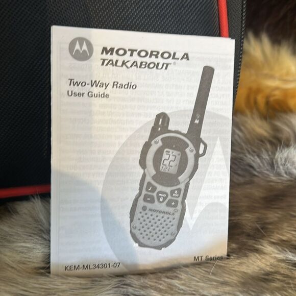 Motorola Talkabout 2 way radios (7003) - Picture 2 of 6